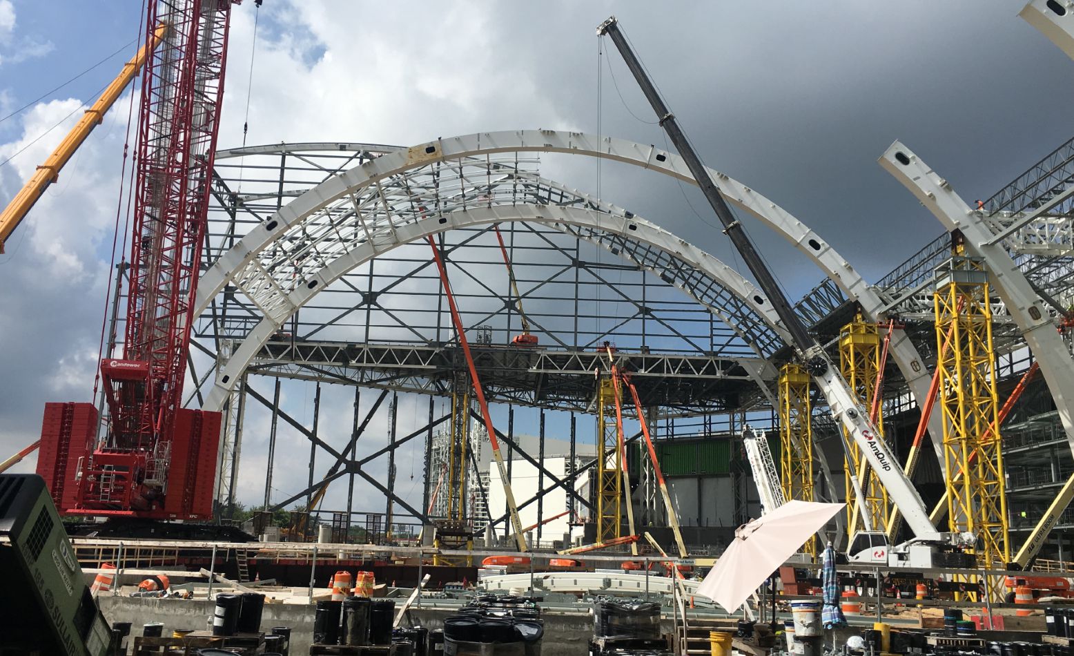 Steel Arch Structure American Dream Water Park in Los Angles, USA