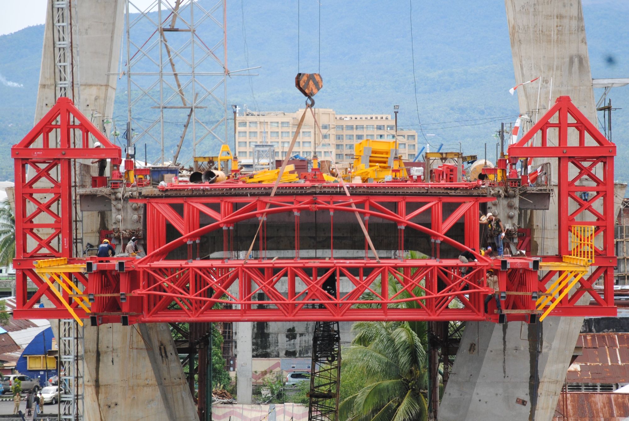 Overview of Fulcrum Stay Basket featuring Space Truss Structure